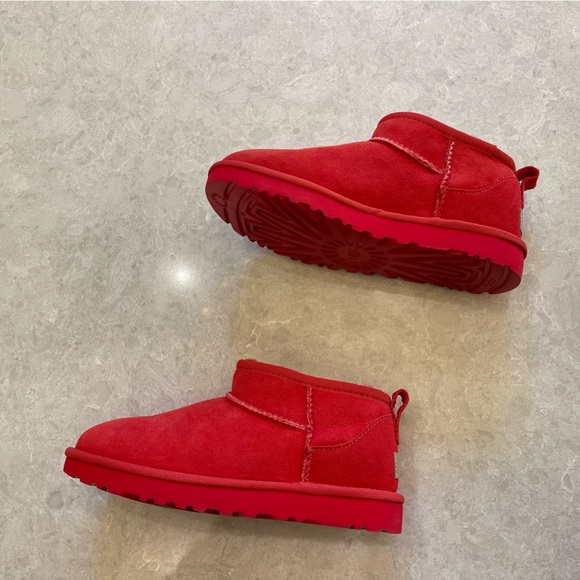 UGG Black Ultra Mini Classic Boot In Samba Red Tonal Size 6 - Picture 14 of 16